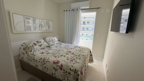 Suíte de casal com cama box 