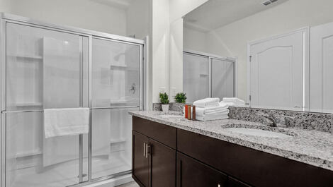 Experience Orlando in a high-end home.