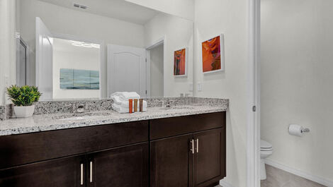 Experience Orlando in a high-end home.