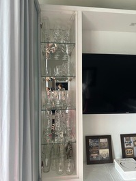 2-bedroom apartment with sports court and swimming pool located 30m from the sea.