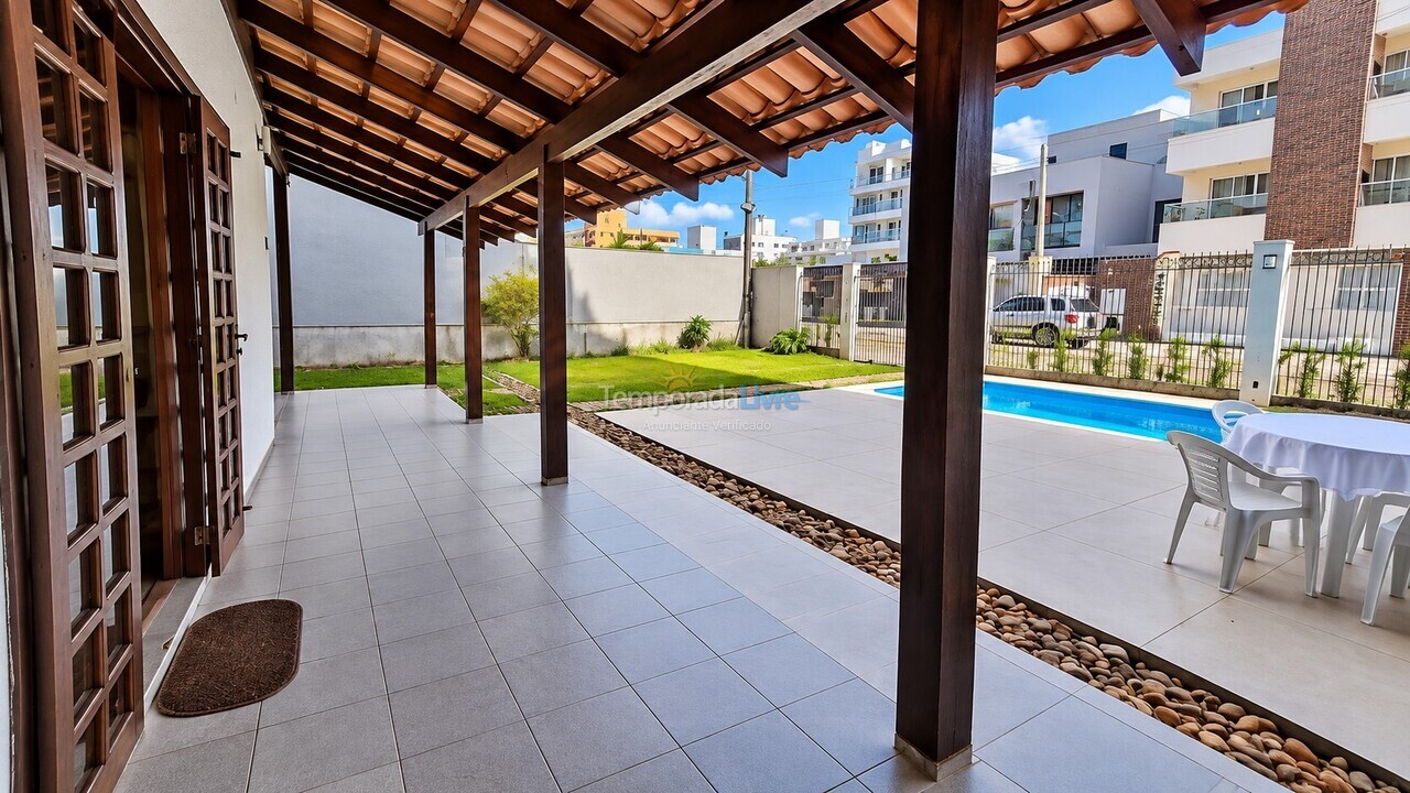 Casa para aluguel de temporada em Bombinhas (Canto Grande)