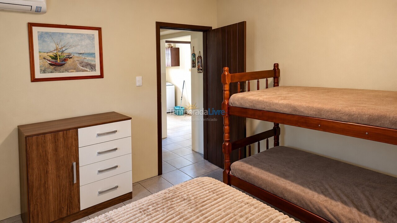 Casa para aluguel de temporada em Bombinhas (Canto Grande)