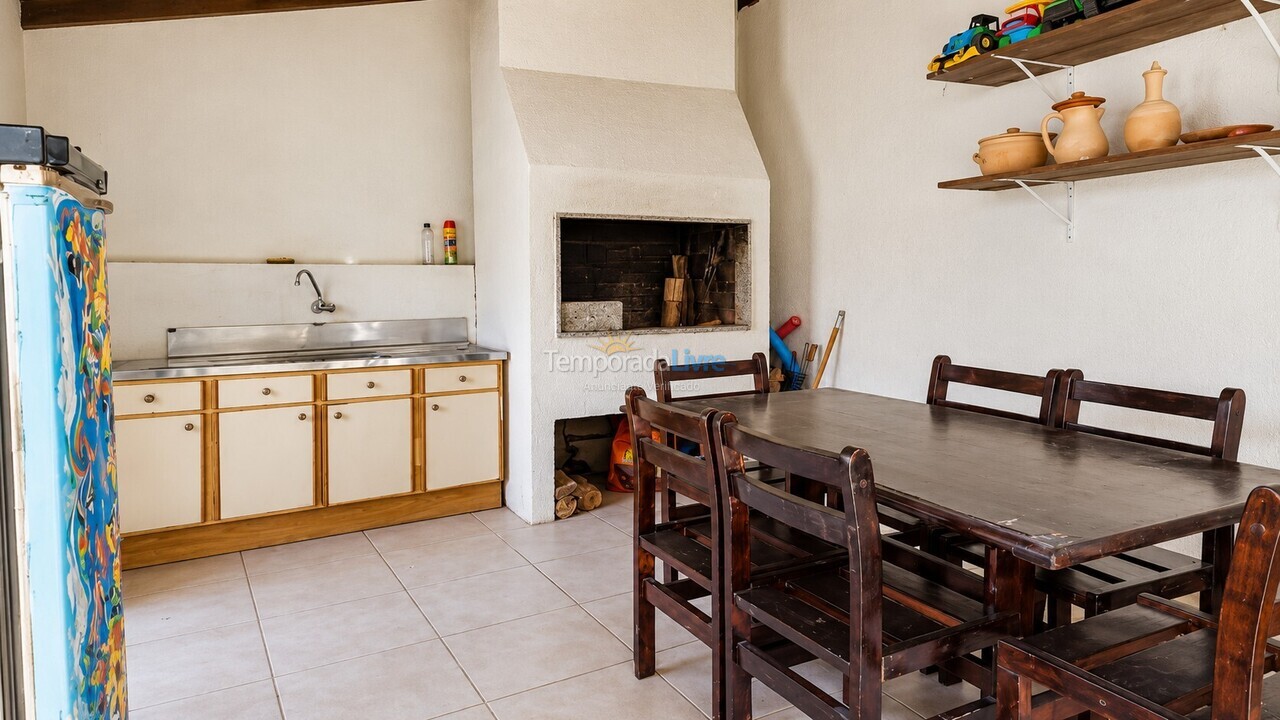 Casa para aluguel de temporada em Bombinhas (Canto Grande)