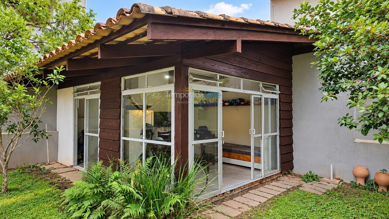Casa para aluguel de temporada em Bombinhas (Canto Grande)