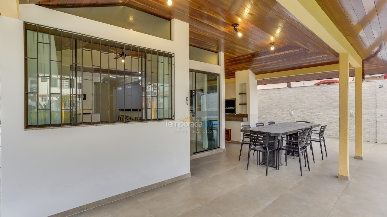 Casa para aluguel de temporada em Florianopolis (Canasvieiras)