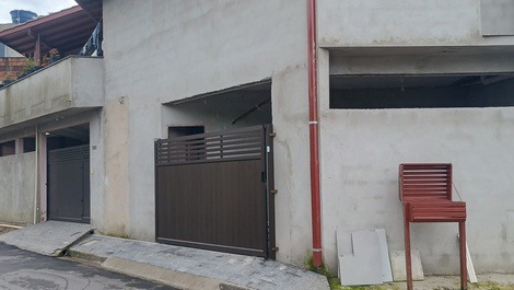 Frente com rua muito sossegada