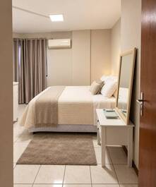 Excellent location, 3 bedrooms with air conditioning.