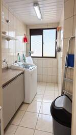 Excellent location, 3 bedrooms with air conditioning.