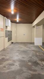 Excellent location, 3 bedrooms with air conditioning.