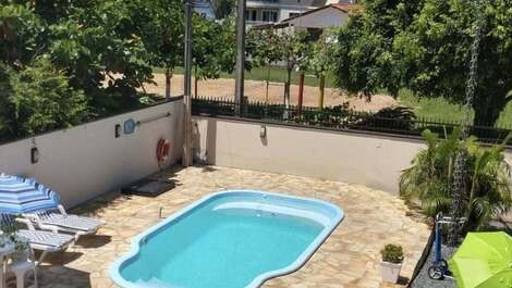 Superficie de suelo con piscina exclusiva