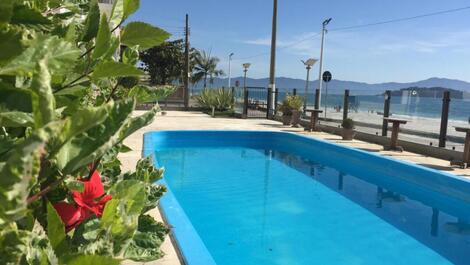Beachfront apartment in Canasvieiras