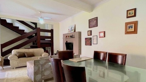 Casa uma quadra do mar