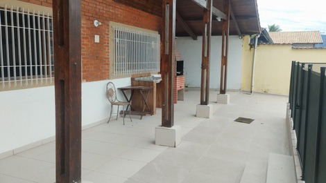 Casa con piscina y aire acondicionado en la playa de Praia Grande en Ubatuba.