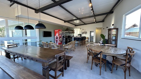 CASA A 20 METROS DEL MAR CON 5 HABITACIONES