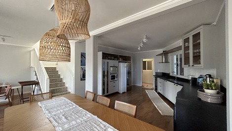 CASA A 20 METROS DEL MAR CON 5 HABITACIONES