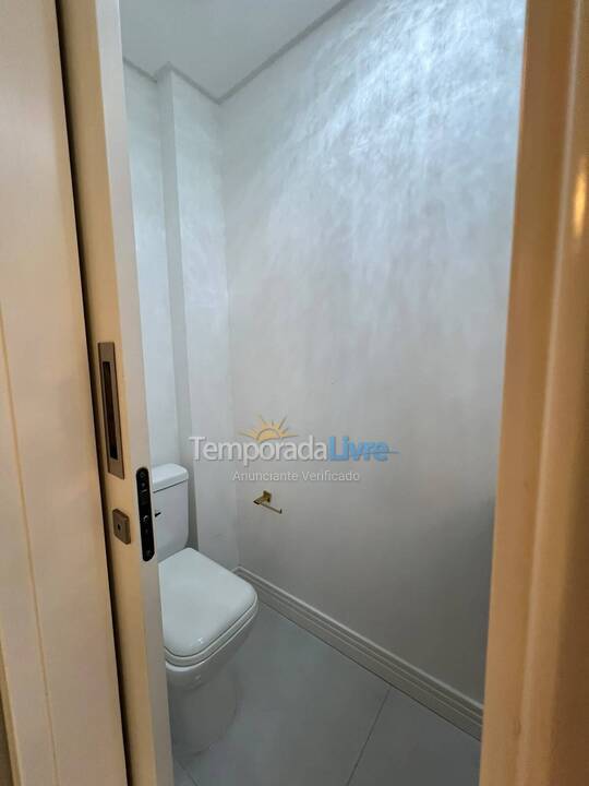 Apartamento para aluguel de temporada em Itapema (Meia Praia)