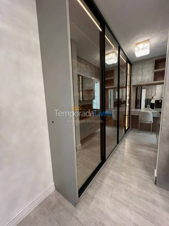 Apartamento para aluguel de temporada em Itapema (Meia Praia)