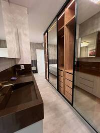 LINDO APARTAMENTO DISPONÍVEL PARA A TEMPORADA EM ITAPEMA/SC