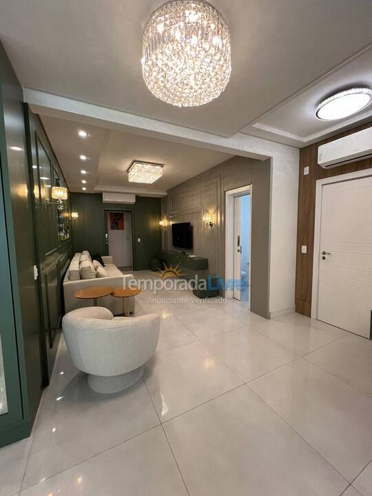 Apartamento para aluguel de temporada em Itapema (Meia Praia)