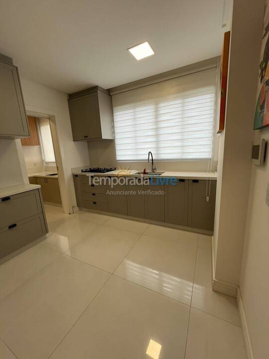 Apartamento para aluguel de temporada em Itapema (Meia Praia)