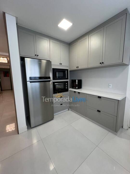 Apartamento para aluguel de temporada em Itapema (Meia Praia)