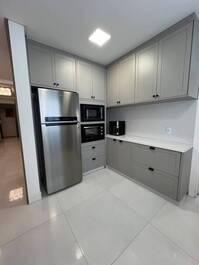 LINDO APARTAMENTO DISPONÍVEL PARA A TEMPORADA EM ITAPEMA/SC