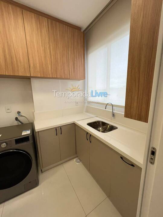 Apartamento para aluguel de temporada em Itapema (Meia Praia)