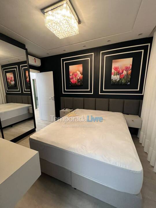 Apartamento para aluguel de temporada em Itapema (Meia Praia)