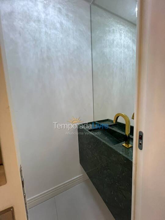 Apartamento para aluguel de temporada em Itapema (Meia Praia)