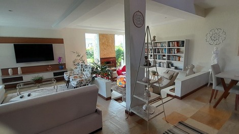 Casa 3 Suítes em Jurerê Internacional