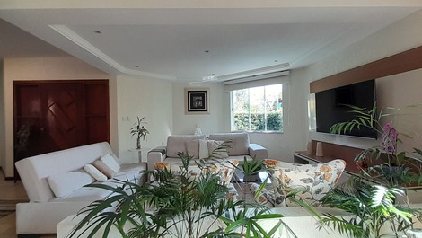 Casa 3 Suítes em Jurerê Internacional