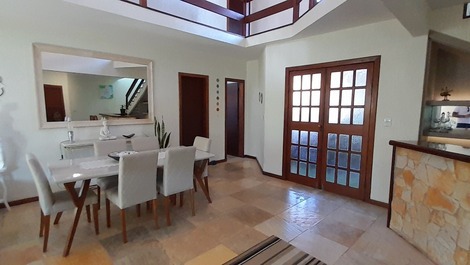 Casa 3 Suítes em Jurerê Internacional
