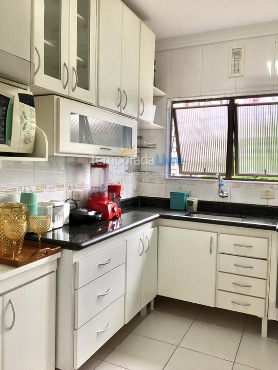 Apartamento para aluguel de temporada em Guarujá (Praia do Tombo)