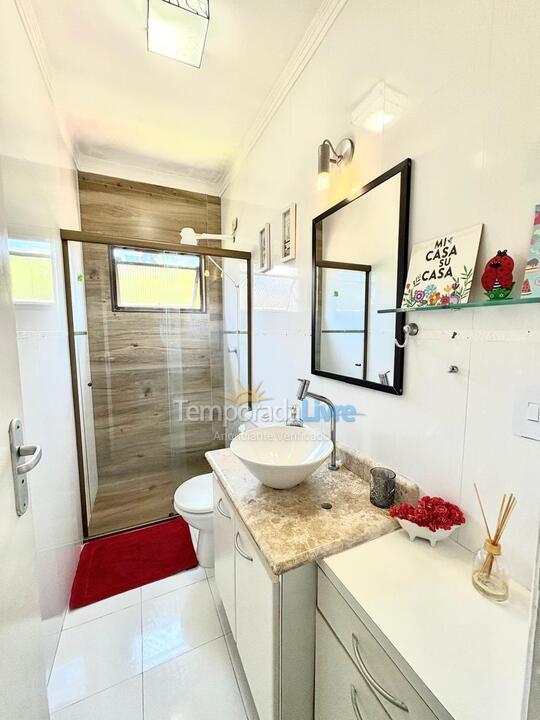 Apartamento para aluguel de temporada em Guarujá (Praia do Tombo)