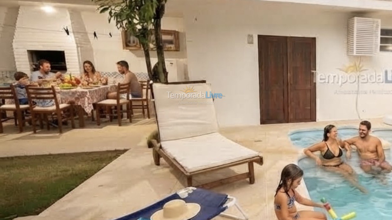 Casa para aluguel de temporada em Florianopolis (Praia dos Ingleses)