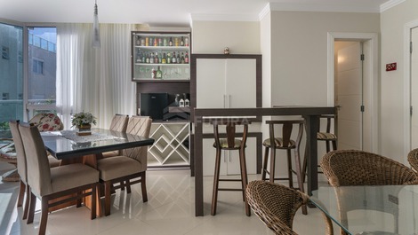 Apartamento frente al mar en Bombas, 3 suites, piscina, alto nivel