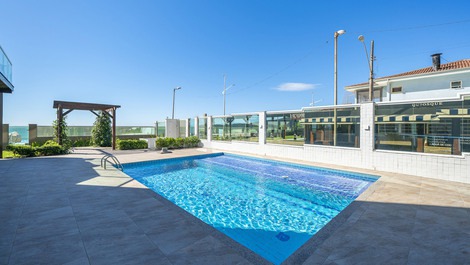 Apartamento frente al mar en Bombas, 3 suites, piscina, alto nivel