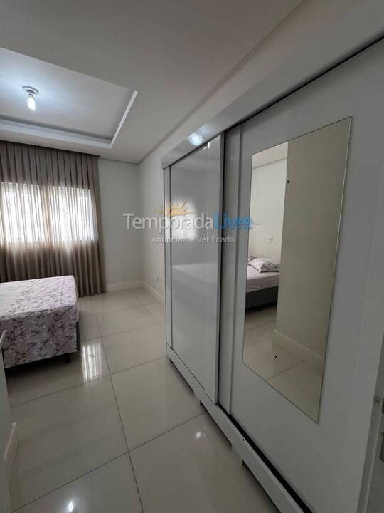 Apartamento para aluguel de temporada em Itapema (Meia Praia)