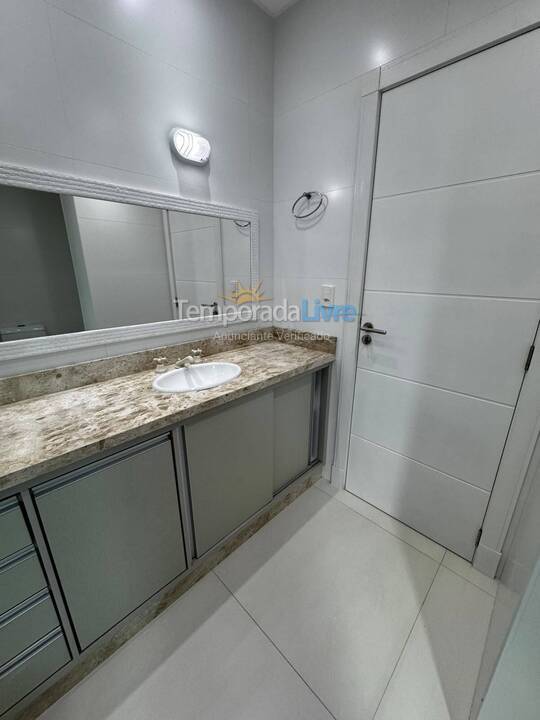 Apartamento para aluguel de temporada em Itapema (Meia Praia)