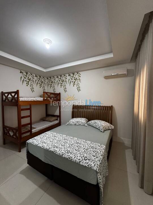Apartamento para aluguel de temporada em Itapema (Meia Praia)