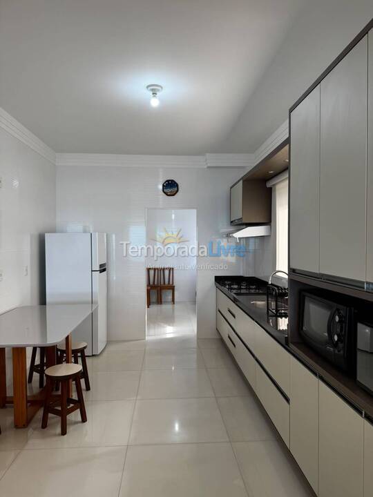 Apartamento para aluguel de temporada em Itapema (Meia Praia)