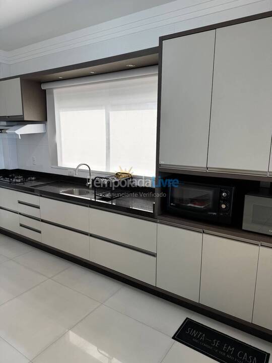 Apartamento para aluguel de temporada em Itapema (Meia Praia)