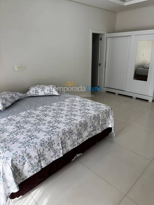 Apartamento para aluguel de temporada em Itapema (Meia Praia)