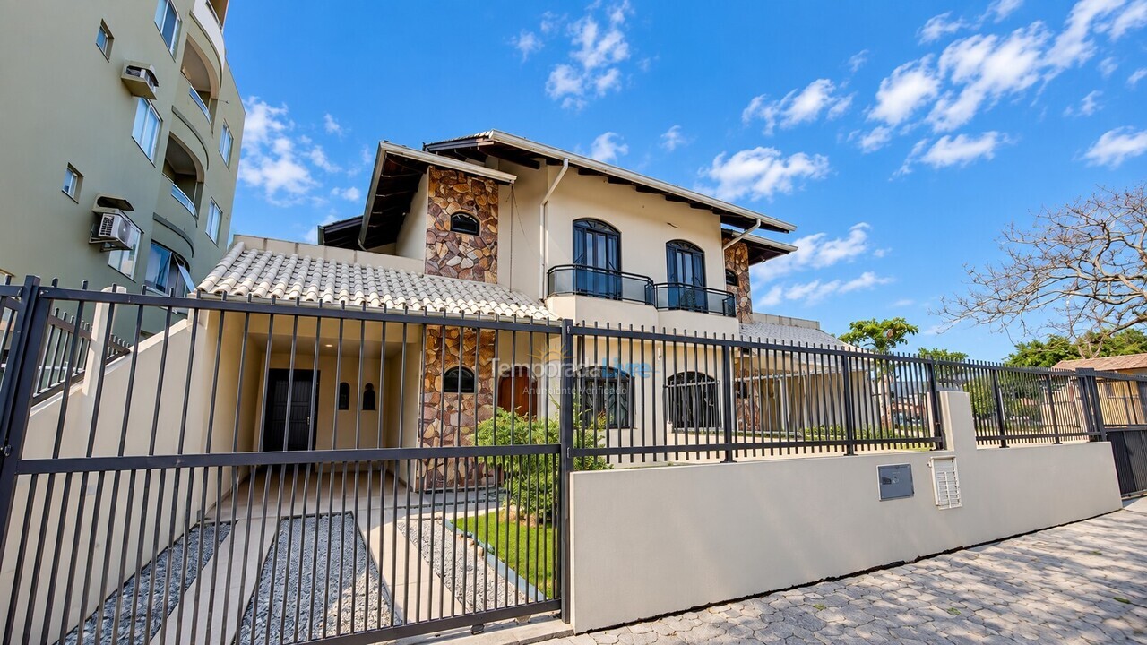 House for vacation rental in Bombinhas (Praia de Bombas)