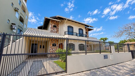 House for vacation rental in Bombinhas-SC, approximately 3...