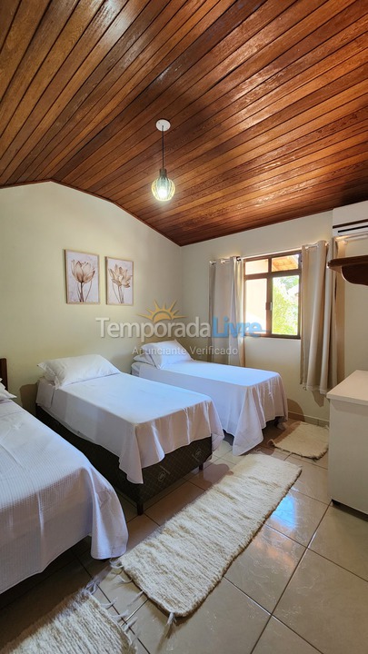 Casa para alquiler de vacaciones em Palhoça (Guarda do Embaú)