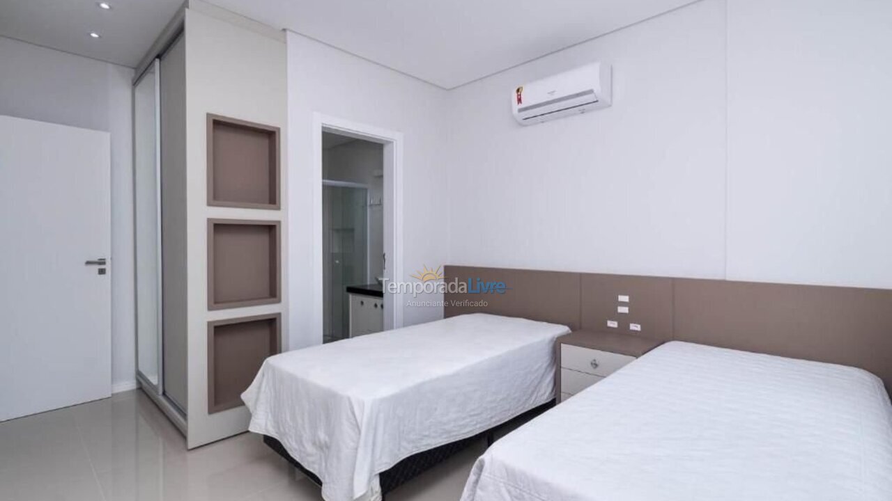 Apartment for vacation rental in Bombinhas (Mariscal)