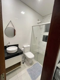 Casa moderna dentro de condomínio - 50min de BH