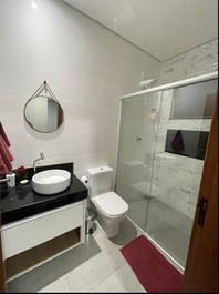 Casa moderna dentro de condomínio - 50min de BH