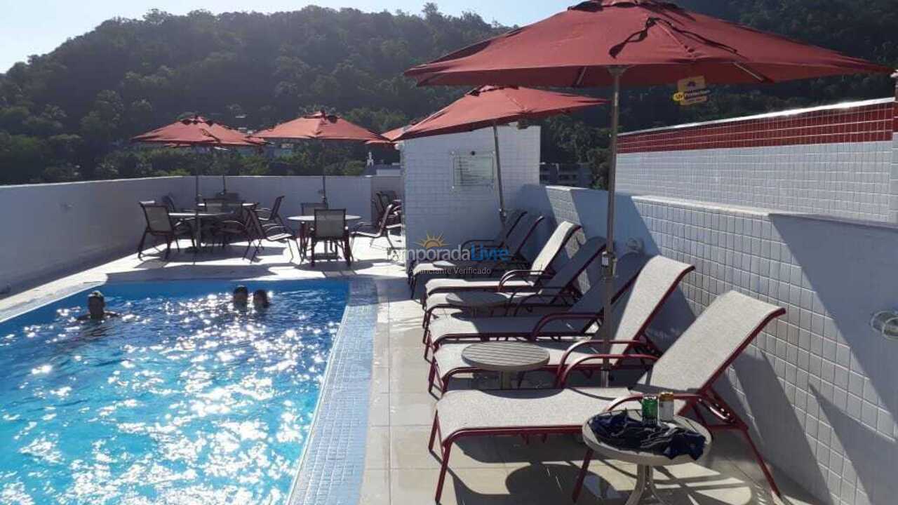 Apartamento para aluguel de temporada em Ubatuba (Praia das Toninhas)
